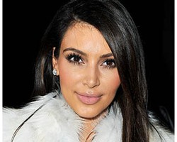 5 Selebriti dengan Masalah Kulit