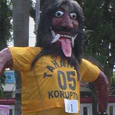 Ogoh-ogoh Koruptor Warnai Tawur Agung Kesanga