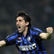 Milito Penasaran Jebol Gawang Nyonya Tua