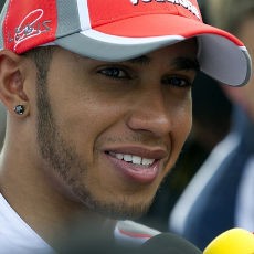 Hamilton Incar Kemenangan Pertama di Sepang