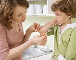 Pertolongan Pertama pada Kecelakaan bagi Si Kecil