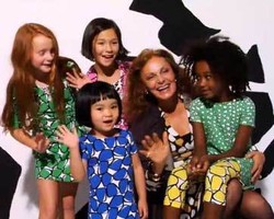 Rilis Busana Anak, Gap Kolaborasi dengan Diane Von Furstenberg