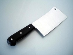 Makanan Diprotes Pelanggan, Koki Acungkan Pisau Daging