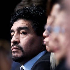 Maradona yang Membujuk Tevez untuk Main Lagi