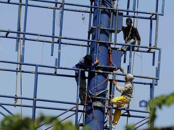 Musim Hujan, Izin Reklame Distop