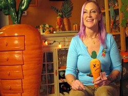 Penggila Wortel Ini Punya 35 Tato Berbentuk Wortel!