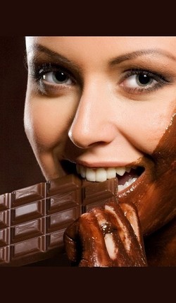 Yuk, Coba 5 Cara Sexy Bermain Cokelat di Ranjang Ini!