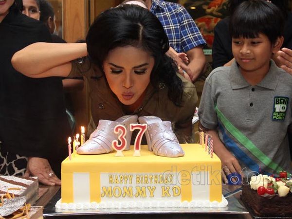 KD Rayakan Ultah 37 Tahun