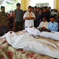 Buktikan Santet, Bapak Anak Nekat Sumpah Pocong