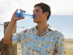 Banyak Minum Air Putih Picu Produksi Sperma