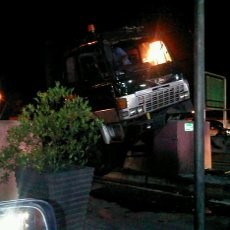 Truk Tabrak Beton Pelindung Gardu Transaksi di Gerbang Tol Karang Tengah