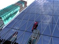 Alain Robert Berhasil Taklukkan Bakrie Tower