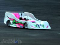 Asyiknya Bermain Mobil-Mobilan Balap