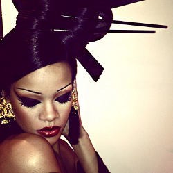Rihanna Jadi Geisha di Princess of China