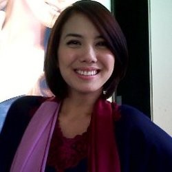 Lulus Kuliah, Tya Ariestya Bersyukur