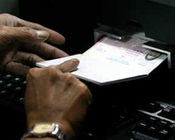 Bisnis Calo Paspor Menjamur di Pemukiman Kantor Imigrasi