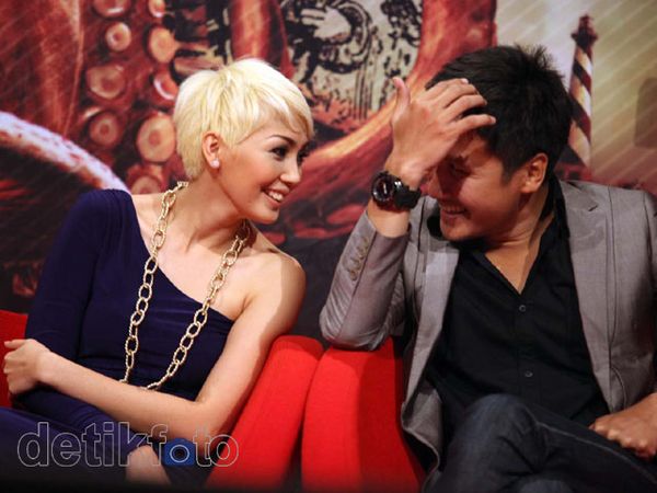 Mesranya Ari Untung dan Fenita Ari