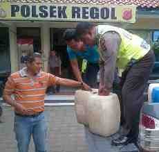 Polisi Sita 200 Liter Tuak di Kawasan Regol