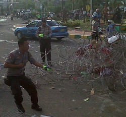 Seorang Demonstran Kenaikan Harga BBM di Medan Tertembak Peluru Karet