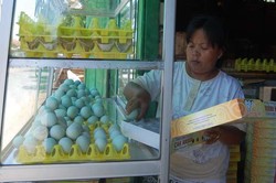 Nyammm! Nikmatnya Telur Asin Khas Brebes