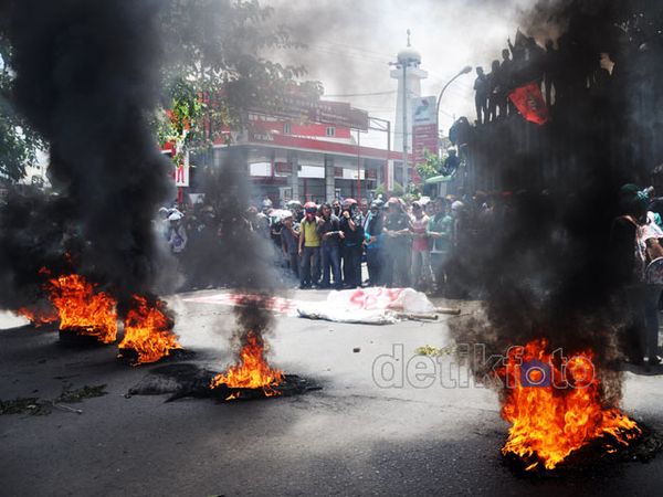 Tolak Kenaikan BBM, Makassar Membara