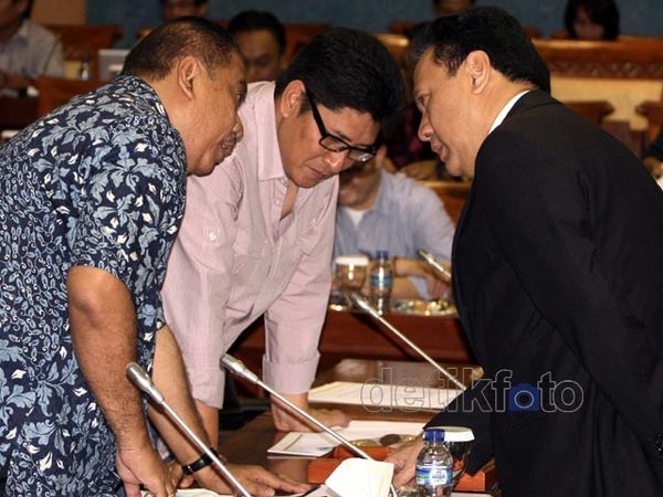 Pemerintah -  DPR Bahas Kenaikan BBM