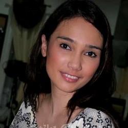 Feby Febiola Kerap Di-booking Secara Halus