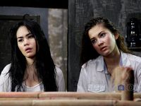 Tata Sivek & Kartika Putri Seksi Basah-basahan