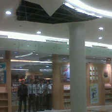 Atap Ciputra World Ambrol Nyaris Menimpa Pengunjung