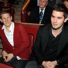 Bayern Satukan Schweinsteiger Bersaudara