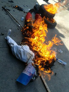 Demo Tolak Kenaikan BBM, Massa Buruh Makassar Bakar Boneka SBY