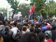 Ajak Demo BBM, Buruh Sweeping Pabrik di Medan