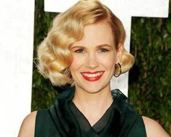 Pasca Melahirkan, January Jones Rutin Makan Plasentanya Sendiri