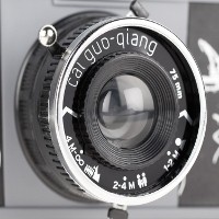 Guratan Seniman di Lomo Diana F+ Edisi Spesial