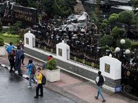 Polisi-Mahasiswa Bentrok, Tentara Diam Saja