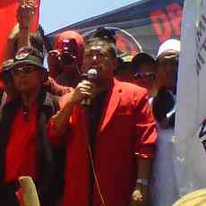 Massa PDIP Tuntut Risma Ikut Tolak Kenaikan Harga BBM