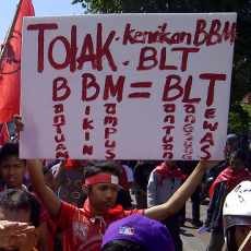 Teriakan Massa Turunkan SBY Membahana di Depan Grahadi