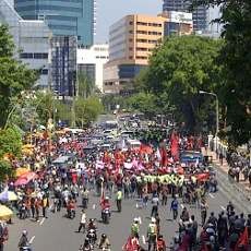 Demo Penolakan Kenaikan Harga BBM di Surabaya Berlangsung Aman