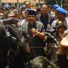 Gubernur Janji Teruskan Tuntutan PDIP ke Presiden