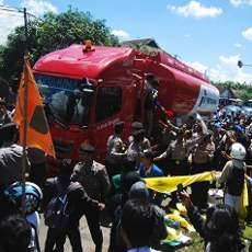 Takut Truk Disandera Pendemo, Pertamina Hentikan Pasokan ke SPBU
