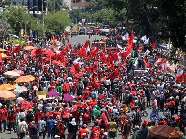 Demo Penolakan Kenaikan BBM di Surabaya Aman