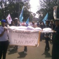 Dua Jenazah Diusung Ribuan Buruh Penolak Kenaikan BBM