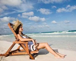 6 Benda yang Harus Dibawa Saat Wisata ke Pantai