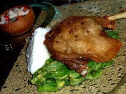 Sajian Continental di Rumah Joglo Jawa