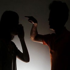 Hilang Kesabaran, Bu Guru Malaysia Lempar Sandal ke Murid