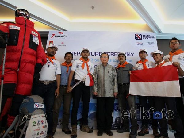 Tim Seven Summits Siap Taklukan Puncak Everest Tim Seven Summits Siap Taklukan Puncak Everest