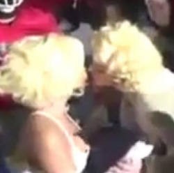 Setelah Britney Spears, Kini Madonna Mencium Nicki Minaj