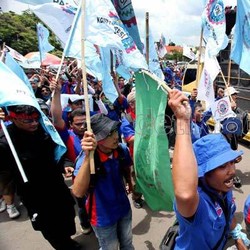 8 Orang Diamankan dalam Demo Tolak Harga BBM di DPR