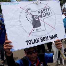 Hujan dan Demo Macetkan Jakarta, Motor dari Tj Barat Masuk Tol JORR