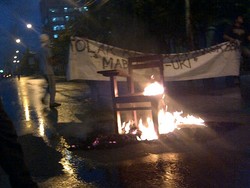 Ada Demo di Jalan Diponegoro, McDonalds Tutup Cepat